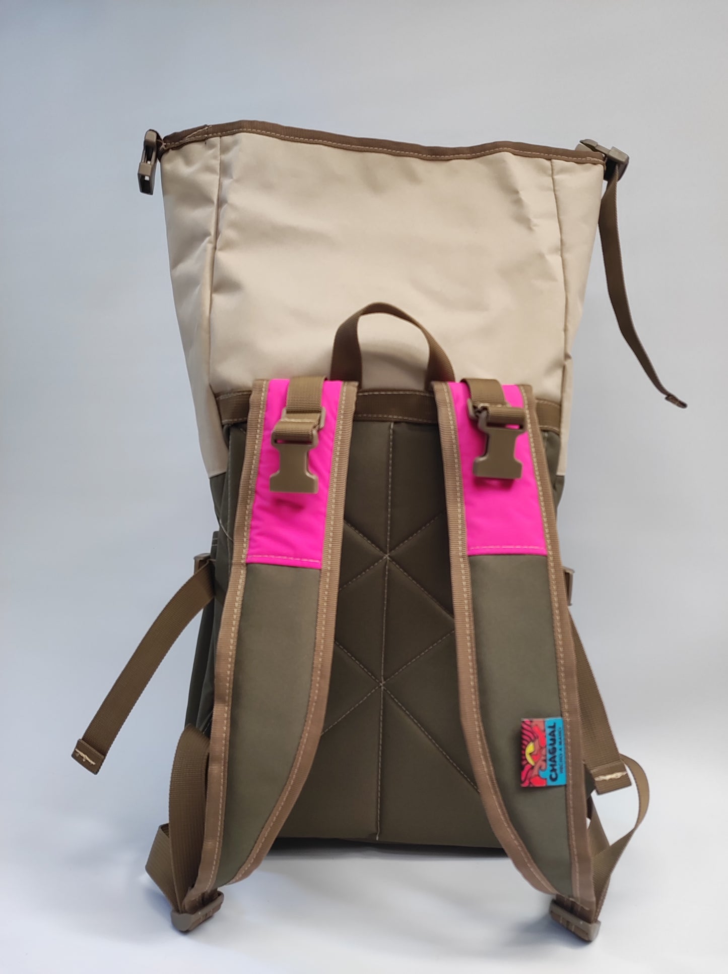 mochila beige fucsia