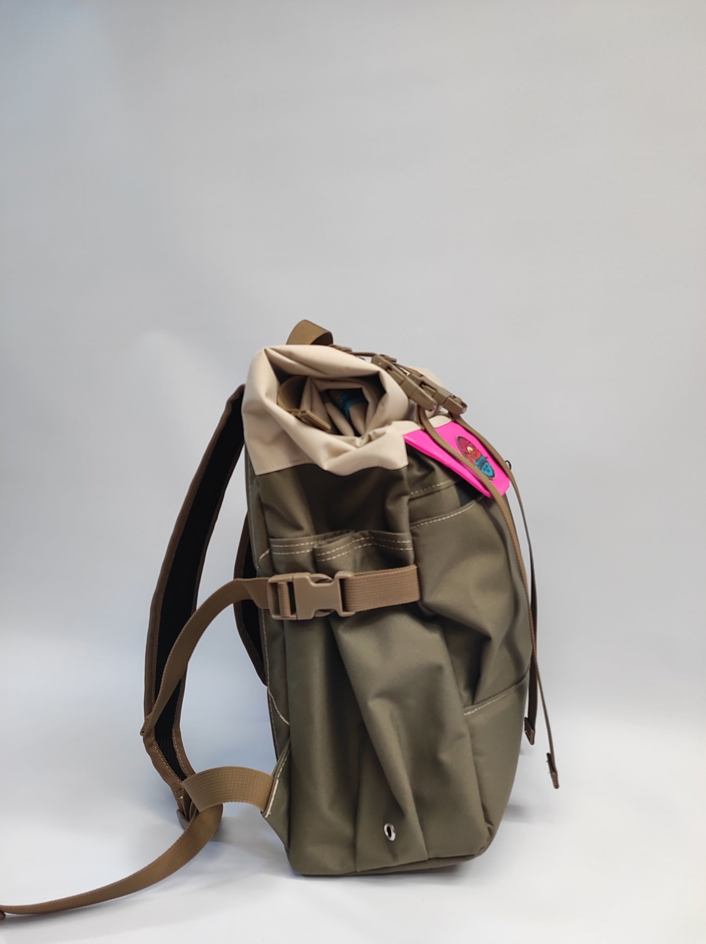 mochila beige fucsia