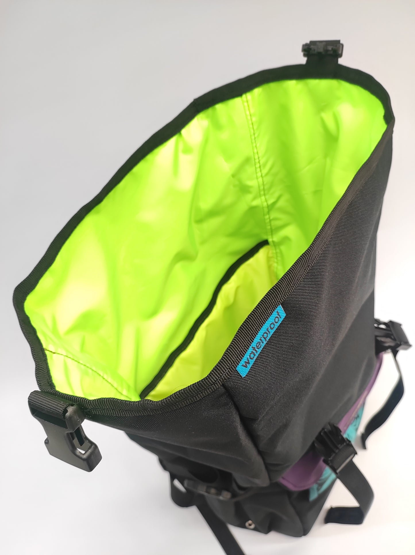 mochila araucarias morada