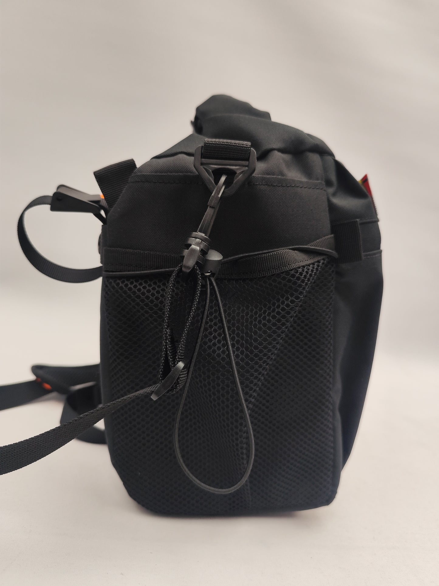 Bolso negro bicicleta volante